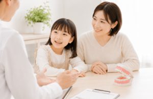 歯科医師に相談する親子